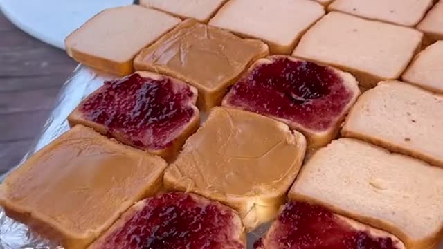 100 pb&j’s
