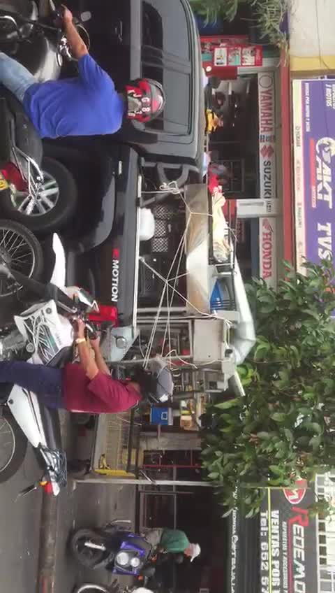 Cierre vehicular en la Avenida Quebradaseca