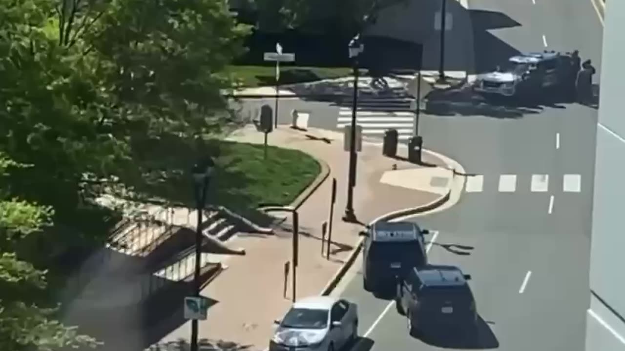 Currently multiple authorities and Law enforcements are on scene of a bank robbery hostage situation in Arlington, Virginia