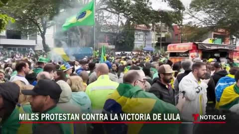 Persisten las protestas por derrota de Bolsonaro en Brasil | Noticias Telemundo