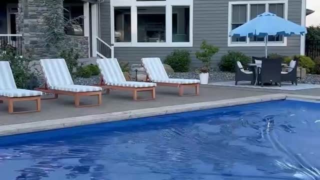 Capa automática de piscina, resistente e segura