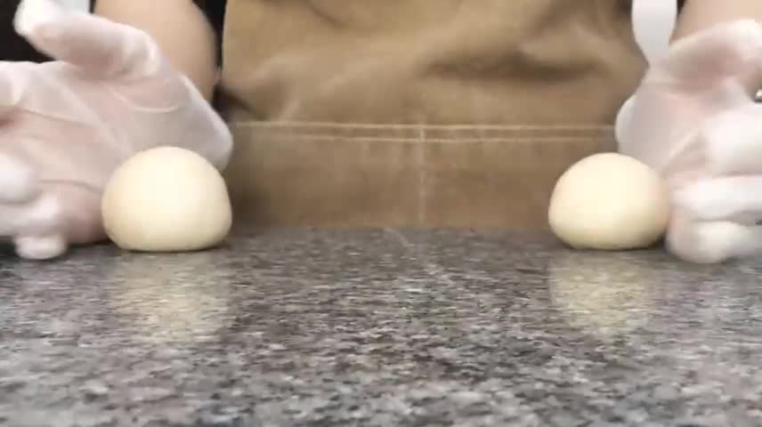 The Method Of Making Small Round Dough