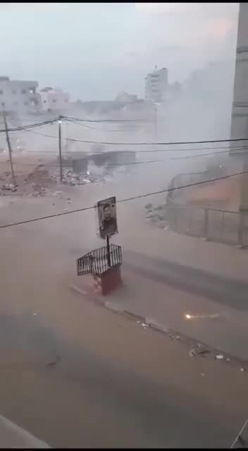 Footage of Israel using banned white phosphorus bombs in the Gaza Strip