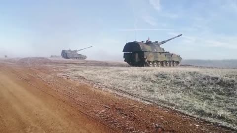 Massive Ukrainian Artillery Somewhere Near Dontesk(PZH2000)