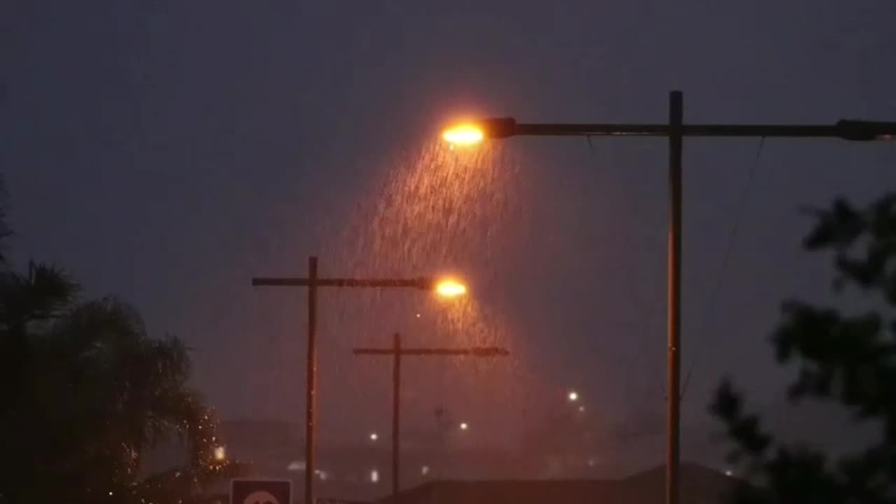 VENÇA A INSÔNIA 💤 Barulho de CHUVA PESADA e Trovões para Dormir e Relaxar Profundamente