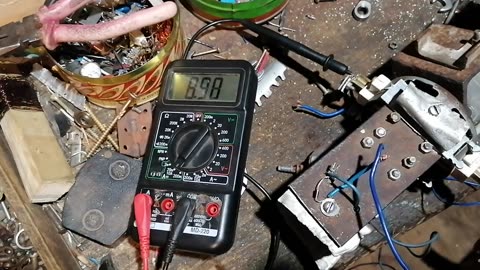 8 pole asymmetric DC motor turns crank shaft of the generator