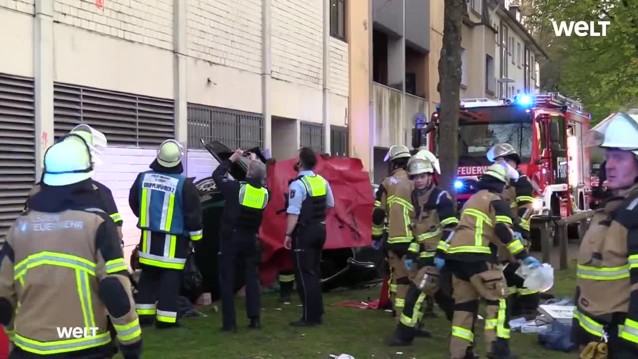 UNGLÜCK IN ESSEN BORBECK: Auto stürzt aus Parkhaus 18 Meter in die Tiefe - Insassen tot