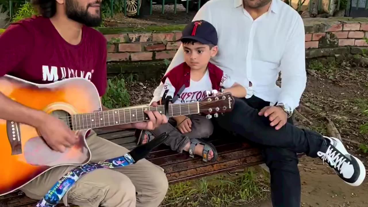 Street boy sing a song amazing voice 😱😍