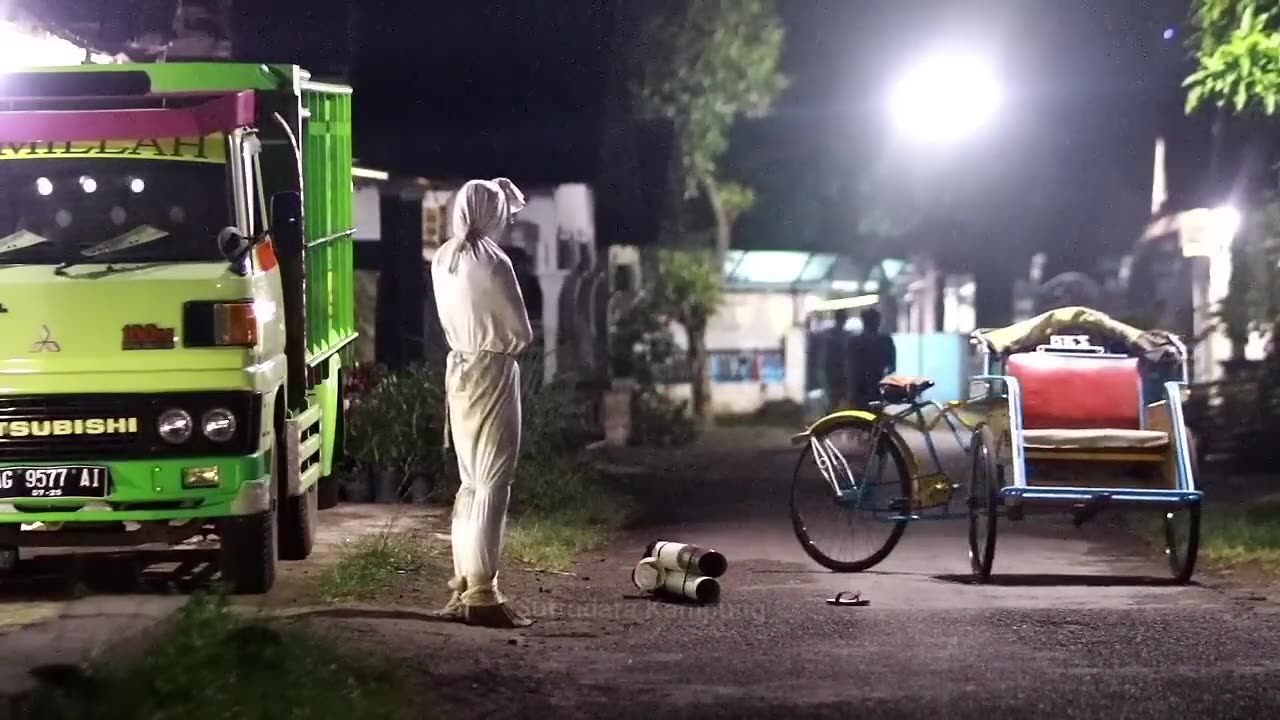 Ghost Pocong Prank in the Village