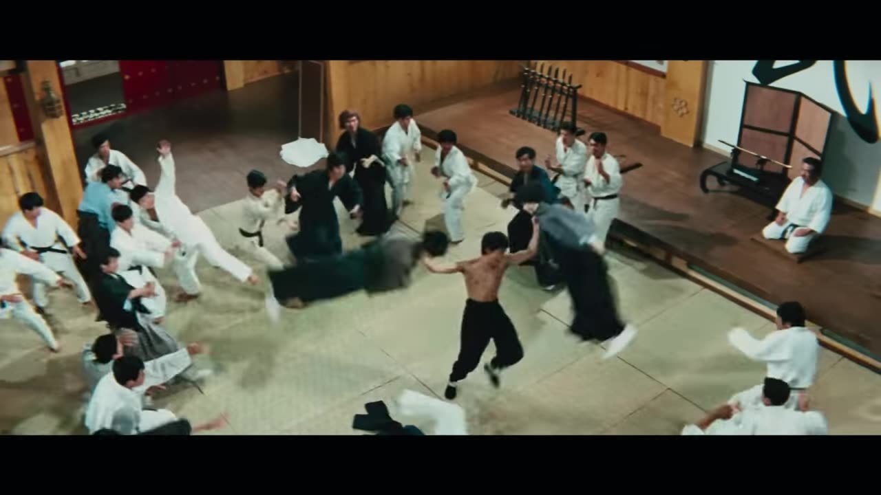 Bruce Lee beats up all the students of the Japanese martial arts school at once Fist of Fury