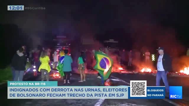 Caminhoneiros bolsonaristas fazem protestos e fecham estradas pelo Brasil