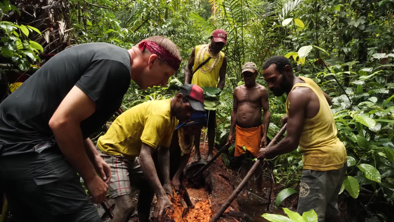 Eating with the World’s Most Isolated Tribe!!! The Tree People of Papua, Indonesia!!