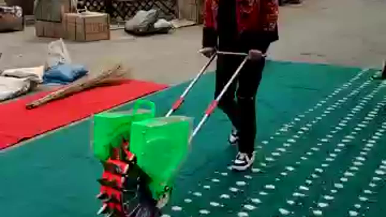 Multi-function integrated planting and fertilizer