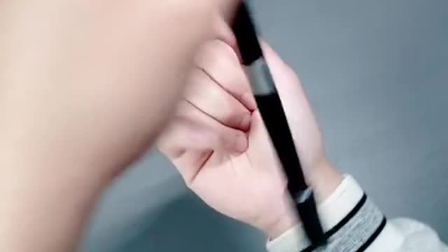 How to do the Pinky Spread trick! 💫 Link in bio for the pen spinning mod!