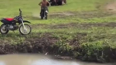 Funny people, dirtbike crash and walk away