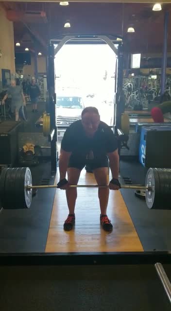 55 year old lifts 500 pounds