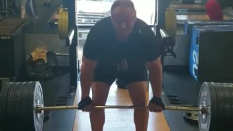 55 year old lifts 500 pounds