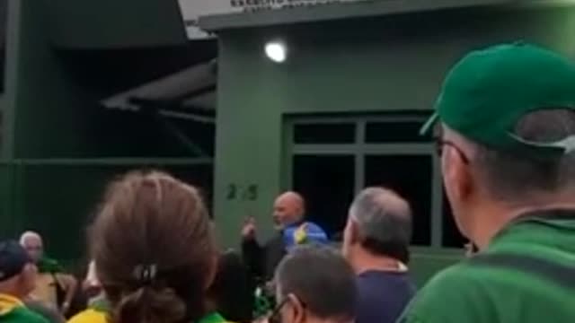 BRAZIL - Man reading EBS