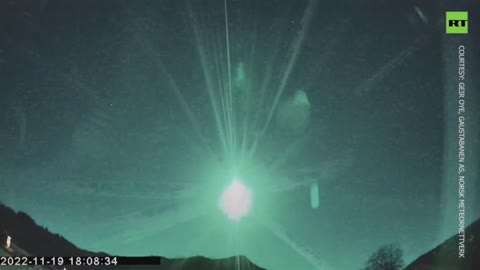 Meteor lights up night sky over Norway