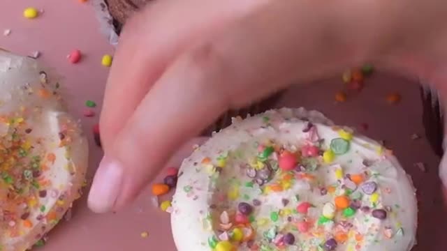 Make sprinkles out of candy with this cupcake hack 🧁