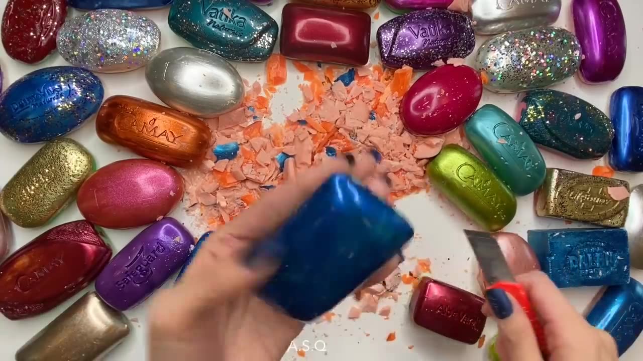 Vibrant Soap Carving Symphony: A Rainbow of Relaxation