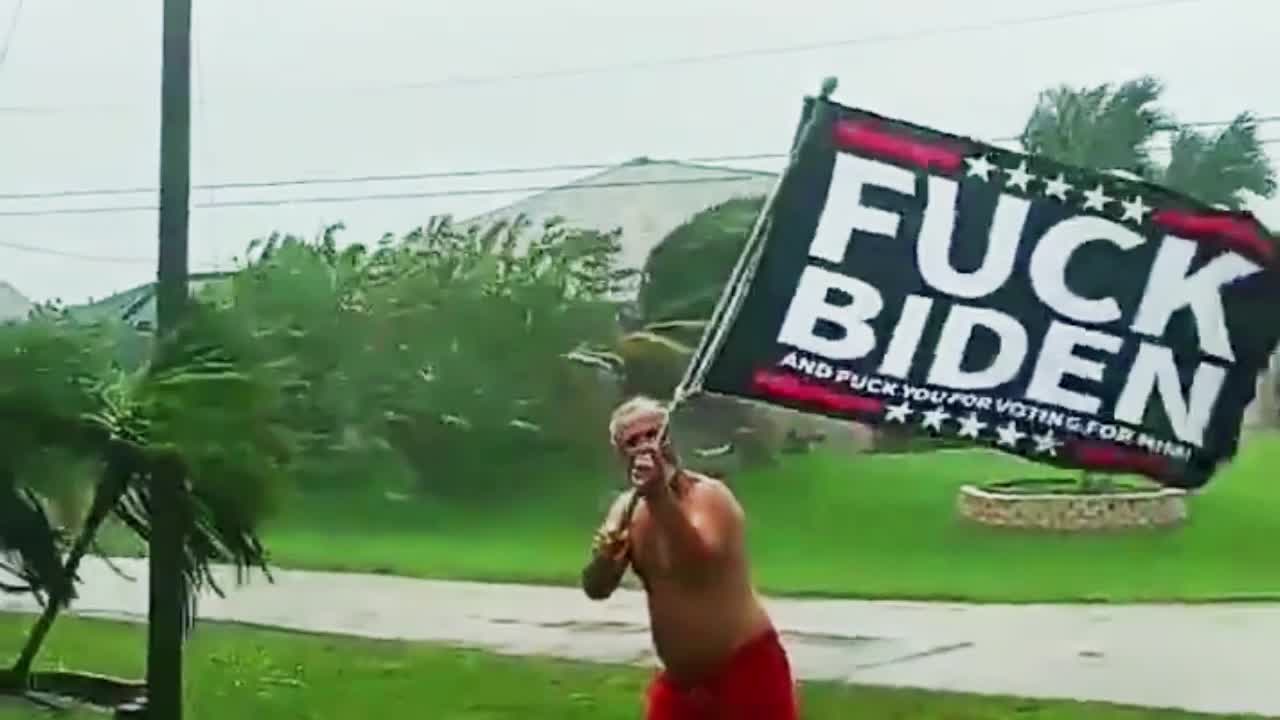 LOVE THE FLAG, FLORIDA MAN!!!😂😂😂