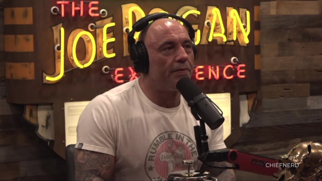 Joe Rogan on the Media's Coordinated 'Anti-Vaxxer' Backlash to Woody Harrelson's SNL Monologue