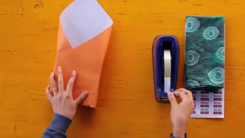 Lifehack How to wrap a gift in a gift paper