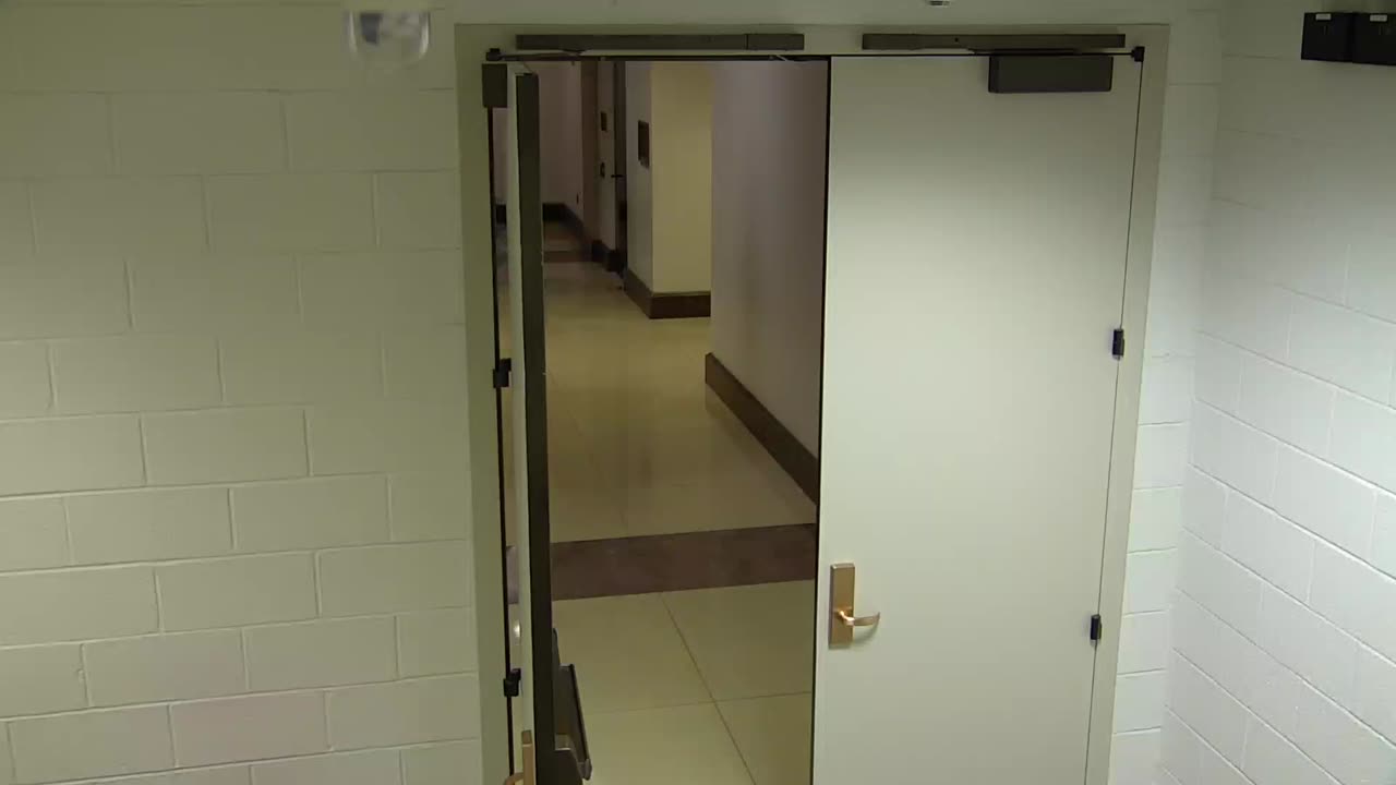 7183CVCULElevator#5Lobby_2021-01-06_23h20min02s817ms.mp4