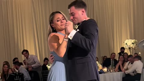 Sisters Honor Late Mom with Heartfelt Dance at Brother’s Wedding