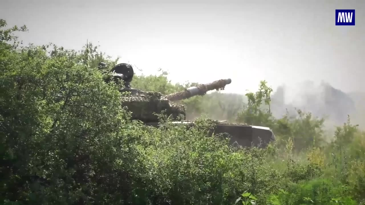 Russian tankmen destroying militants in the Kupyansk direction