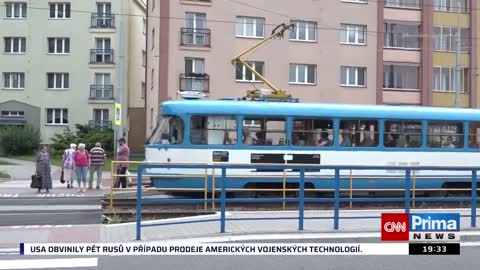 Pražský dar pro Ukrajinu vyvolal rozpaky. Nápis na tramvajích byl trapný, zlobí se lidé