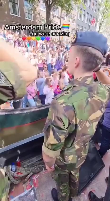 Εικόνες από Amsterdam… Παρέλαση “περηφάνειας” ! Παρέλαση ντροπής, όχι περηφάνιας...