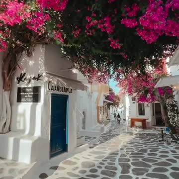Morning walk in Mykonos 🌸