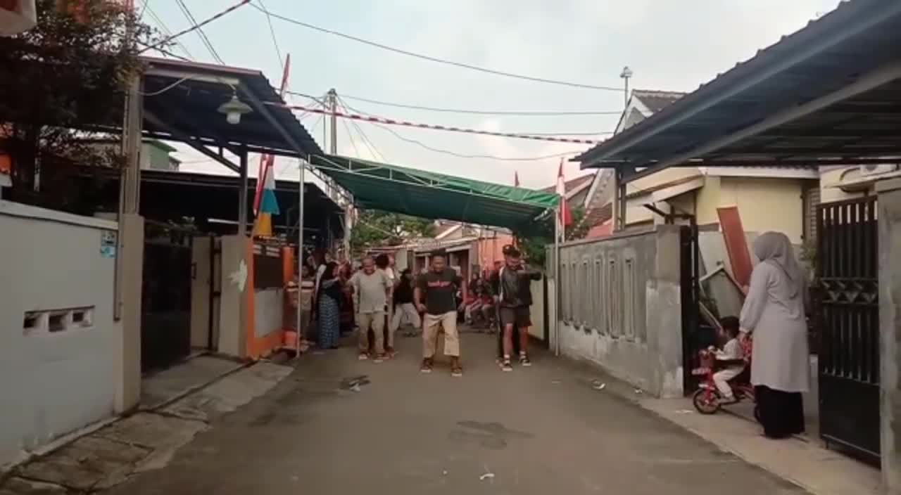 clogs competition on independence day