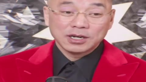 20220202文贵先生直播：衣服料子是法国Bugatti和意大利 #教宗红，收到 #梵蒂冈袖扣，梵蒂冈教皇送袖扣就是把你当成 #大主教级！