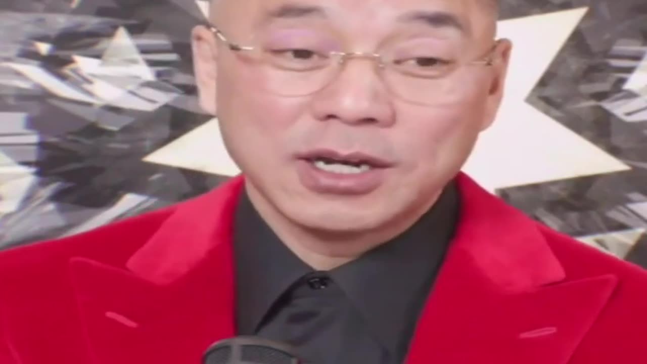 20220202文贵先生直播：衣服料子是法国Bugatti和意大利 #教宗红，收到 #梵蒂冈袖扣，梵蒂冈教皇送袖扣就是把你当成 #大主教级！