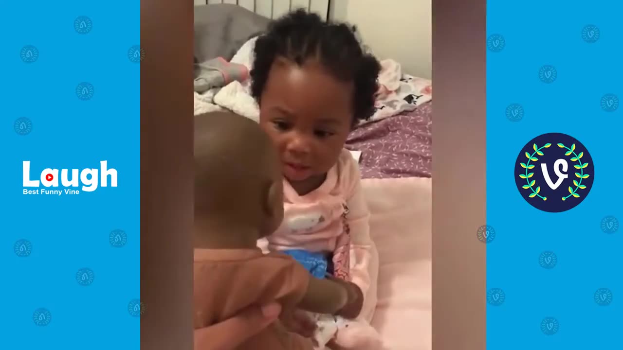 Try not to laugh - baby video