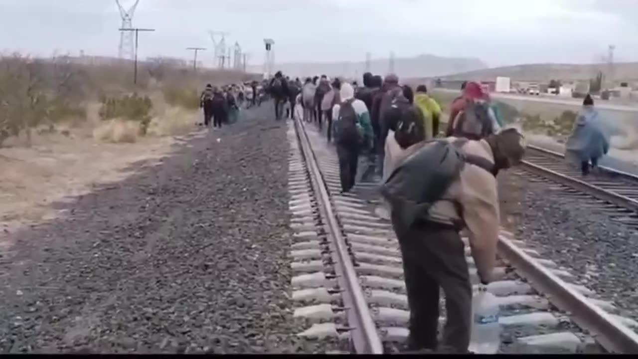 Thousands of Illegal Aliens Reaching Border City of Juarez Atop Train Cars