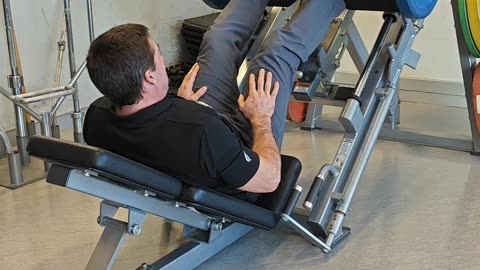 Single leg leg press (eccentric)