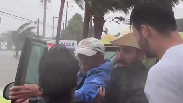 Hurricane IAN Helpers