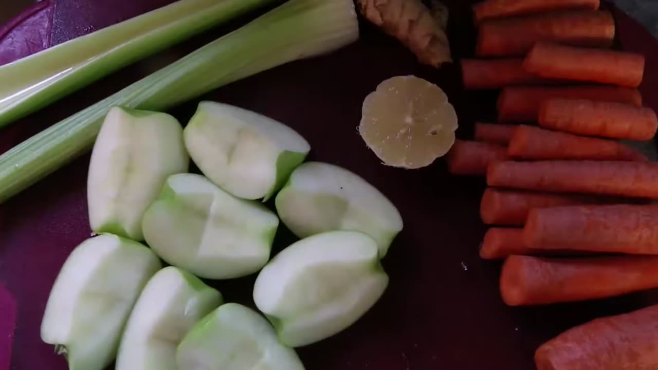 ANTI AGING CARROT APPLE GINGER SHOTS