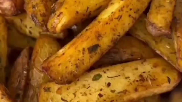 Homemade air fryer potato chips yummy recipe!! Enjoy!