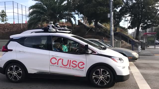 California issues permits to Cruise, Waymo for autonomous vehicle service