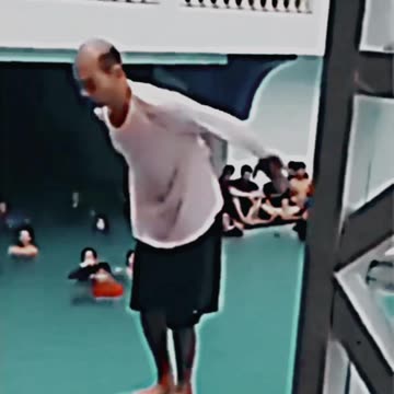 He don't know how to do it 😂