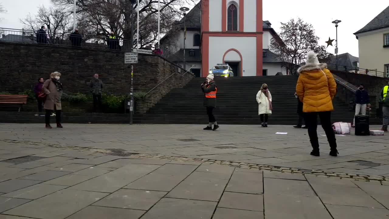 Frauen Bustour Demo in Siegen mit Eva Rosen und Sandra Wpunkt am 11.12.2020