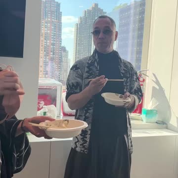 20220602文贵先生视频²：七哥评分战友饺子，第一次得了50分，第二次得了80分，第三次的海鲜85分