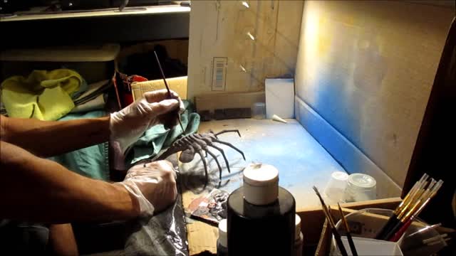 Aliens Facehugger Cryogenic Transport Capsule Lamp Theater Room Display - Hand Painting Process by KVD