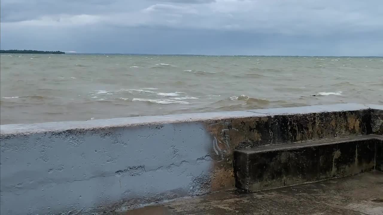 Living in Canada: A Heavy Storm on Lake Simcoe in Ontario