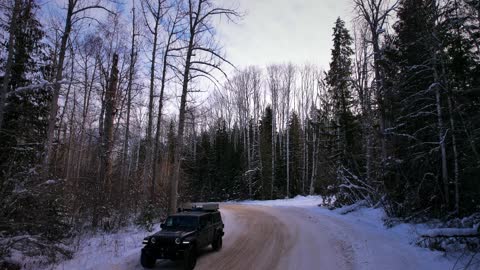 JEEP LOVES 4X4 CRUISING WINTER ROADS #shorts 🌲⛄️🌲